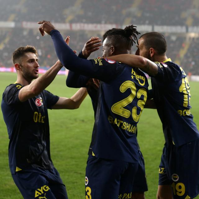 Gaziantep FK'yı deplasmanda 2-0 yenen Fenerbahçe Türkiye Kupasında çeyrek finale kaldı