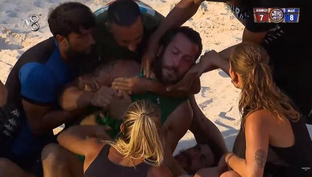 Survivor All Star'da Hakan ve Ogeday arasında kavga çıktı! Acun Ilıcalı araya girdi