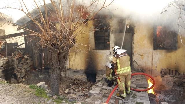 Beypazarı'nda çıkan yangında 3 çocuktan biri hayatını kaybetti