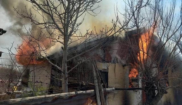 Beypazarı'nda çıkan yangında 3 çocuktan biri hayatını kaybetti