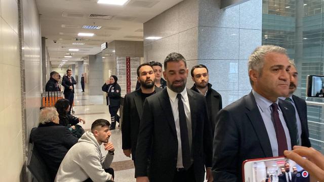 Arda Turan tehdit sorusuna Seçil Erzan'ın gözlerine bakarak cevap verdi