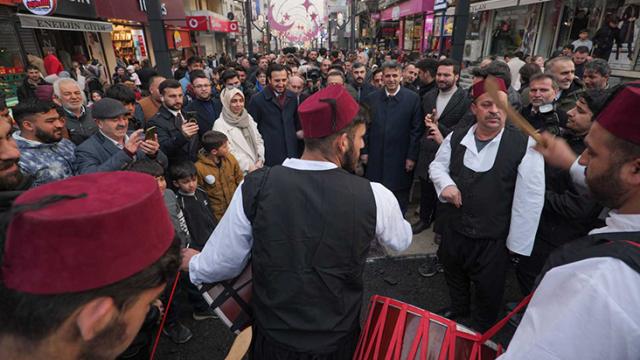 Bağcılar Meydanı'nda Ramazan ayı boyunca sürecek etkinlikler için plato kuruldu