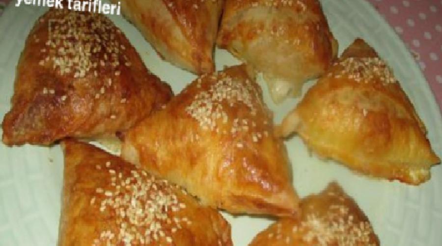 beyaz-peynirli-krema-soslu-ucgen-borek-3zGaU7JK.jpg