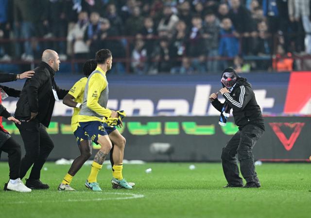 Fenerbahçe, Trabzonspor maçında çıkan olayları değerlendirmek üzere olağanüstü genel kurul toplantısı kararı aldı