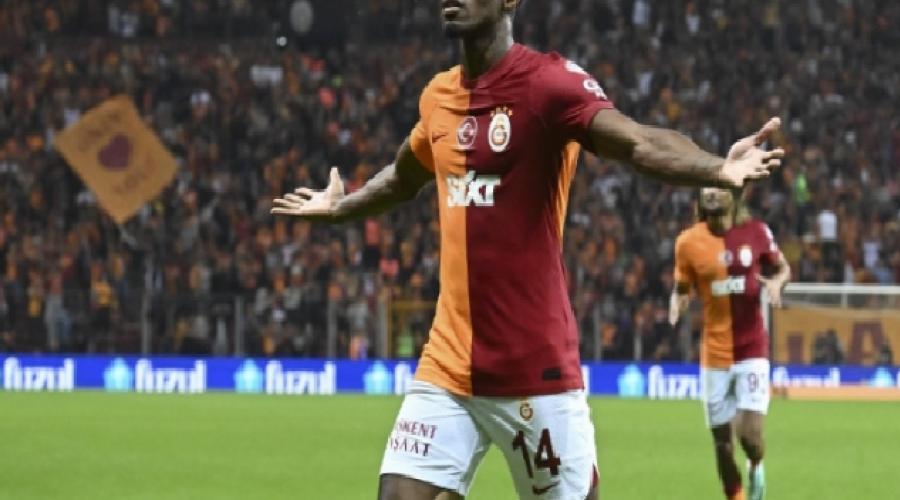 galatasarayda-wilfried-zaha-birinci-11e-goz-kirpiyor-jqG3sN94.jpg