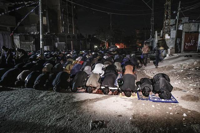 Gazzeli çocuktan Ramazan mesajı: Sahura davulcu değil, bombardıman sesiyle uyanıyoruz