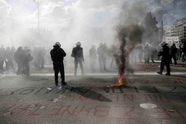 Haftalardır protesto ediliyordu! Yunan parlamentosundan, özel üniversitelerin açılmasını içeren yasa tasarısına onay