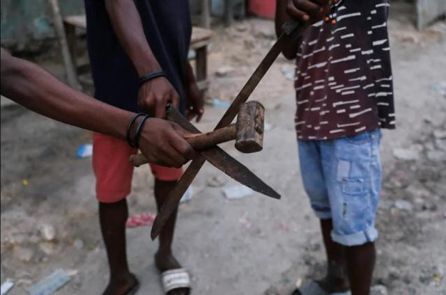 Haiti'de çetelere karşı intikam gruplarından acımasız saldırılar. Çete üyelerini yakıp, kafalarını kestiler