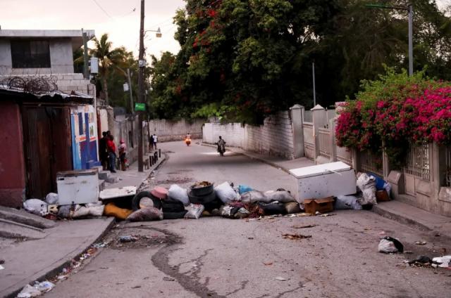 Haiti'de çetelere karşı intikam gruplarından acımasız saldırılar. Çete üyelerini yakıp, kafalarını kestiler