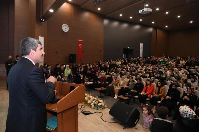 Muş Belediyesi'nin Kadınlar Günü Programı Yoğun İlgiyle Karşılandı