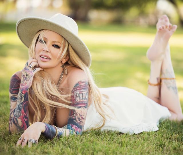 Nadir görülen rahatsızlıkla mücadele eden yetişkin film yıldızı Jenna Jameson, aldığı kilolarla dikkat çekti