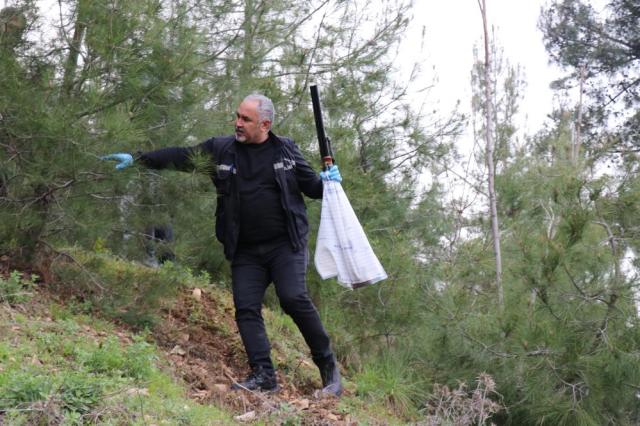 Ormanda mantar aradıkları sırada göğsünden vurulmuş ceset buldular