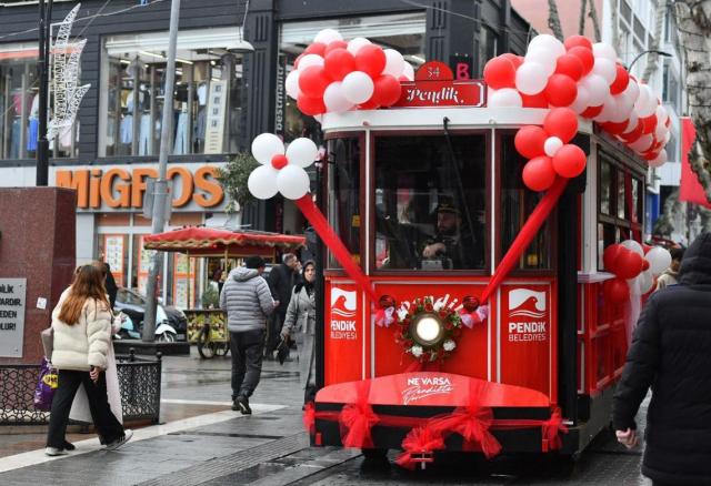 Pendik Belediyesi, güneş enerjisiyle çalışan nostaljik tramvayı hizmete sundu