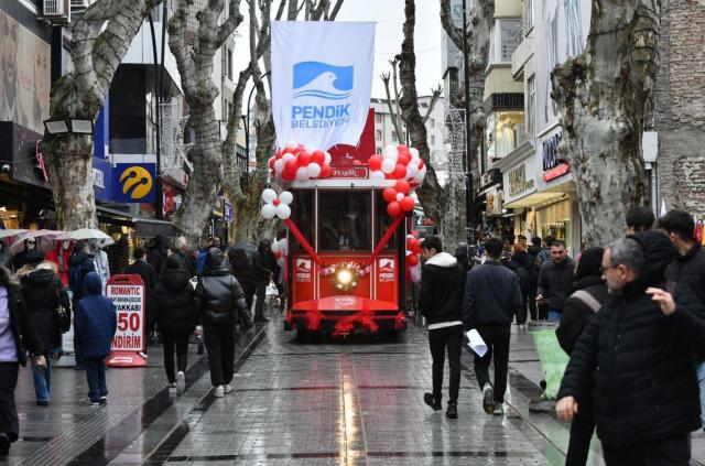 Pendik Belediyesi, güneş enerjisiyle çalışan nostaljik tramvayı hizmete sundu