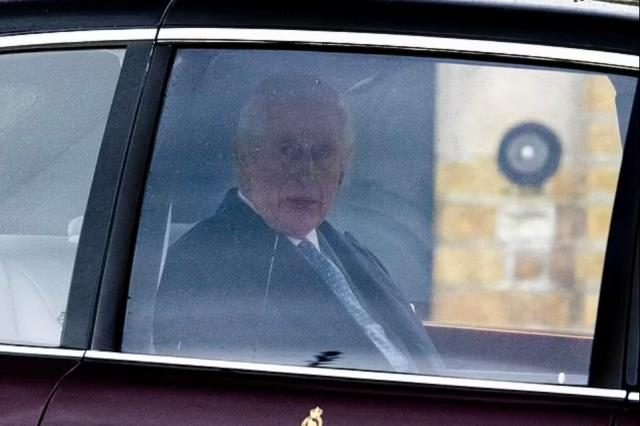 Rus medyasının öldüğünü iddia ettiği Kral Charles, Windsor Kalesi'nden ayrılırken görüldü