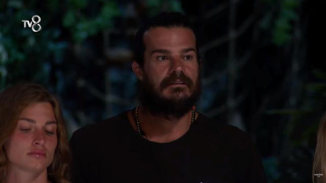 Survivor'da yine olay çıktı! Eleme adayı seçilen Hakan, yarışmak istemediği için oyun alanını terk etti