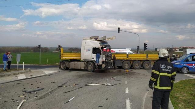 Tekirdağ'da tır, yolcu minibüsüne çarptı: 5 kişi öldü, 10 kişi yaralandı