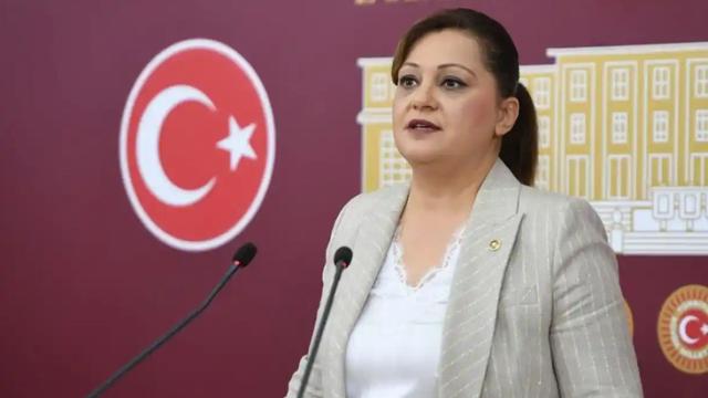 Ümit Özdağ 'Bize gel' dedi, Burcu Köksal'dan yanıt gecikmedi