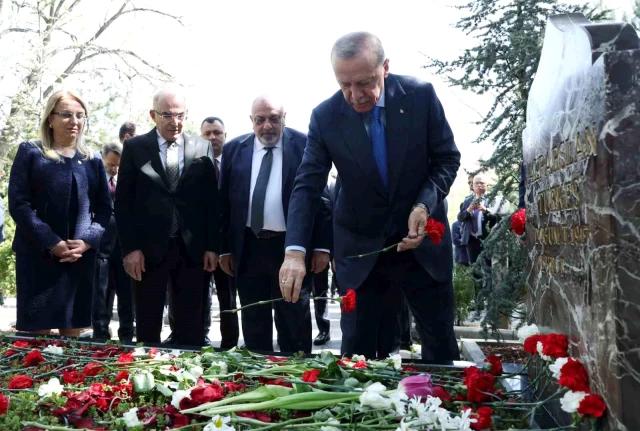 Cumhurbaşkanı Erdoğan'dan Alparslan Türkeş'in kabrine ziyaret