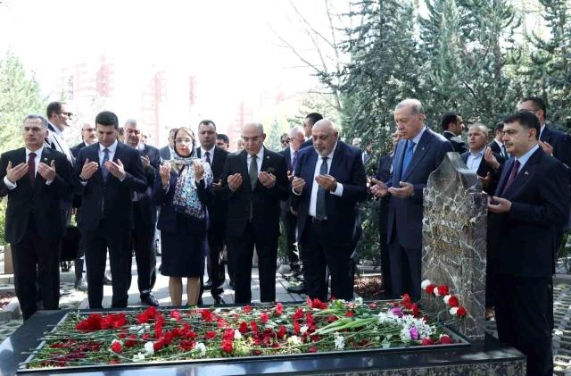 Cumhurbaşkanı Erdoğan'dan Alparslan Türkeş'in kabrine ziyaret