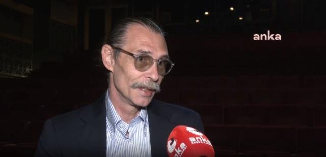 Erdal Beşikçioğlu, belediye başkanı seçildikten sonra ilk kez tiyatro sahnesine çıktı