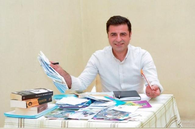 Van'da belediye başkanlığının AK Parti'ye geçmesine ilişkin Selahattin Demirtaş açıklama