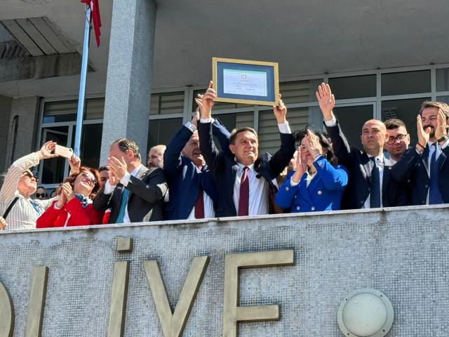 Zonguldak Belediyesi'nde devir teslim töreni sonrası arbede