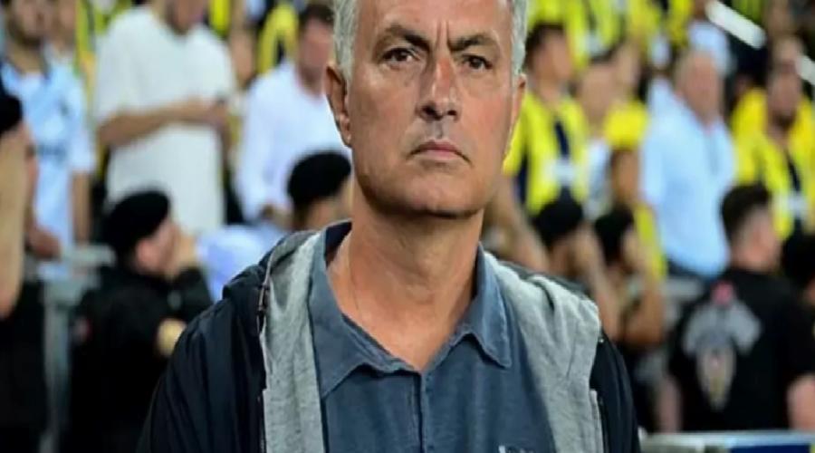 bunu-basaran-tek-kisi-o-jose-mourinho-fenerbahcenin-basinda-rekor-kirdi-Kw4s3QVV.jpg