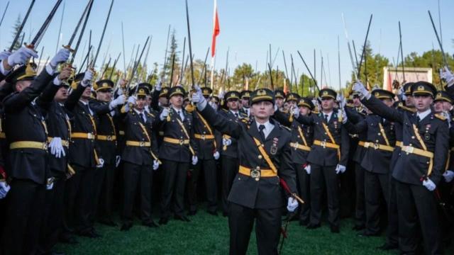 Erdoğan teğmenlerin 'Kılıçlı Yemin Töreni' ile ilgili konuştu: Burası kendini bilmezlerin at oynattığı bir meydan değil