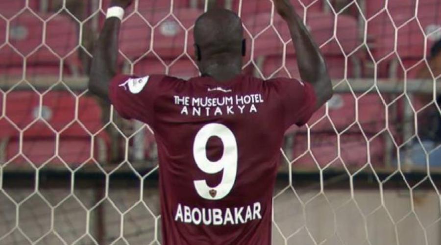 aboubakar-inanilmaz-kacirdi-kendisi-bile-inanamadi-KNsuZm8i.jpg