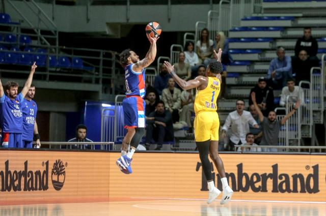 Anadolu Efes, Maccabi Tel Aviv'e deplasmanda 93-91 kaybetti