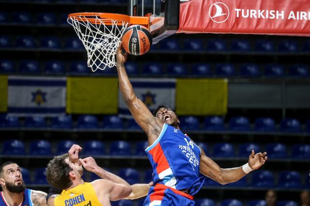 Anadolu Efes, Maccabi Tel Aviv'e deplasmanda 93-91 kaybetti