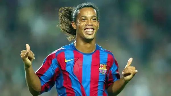 Brezilyalı efsane Ronaldinho, yeşil sahalara geri dönüyor