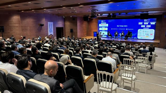 Dr. Ekrem Teymur'un Moderatörlüğünde Kamu Bilgi ve İletişim Teknolojileri Konferansı!