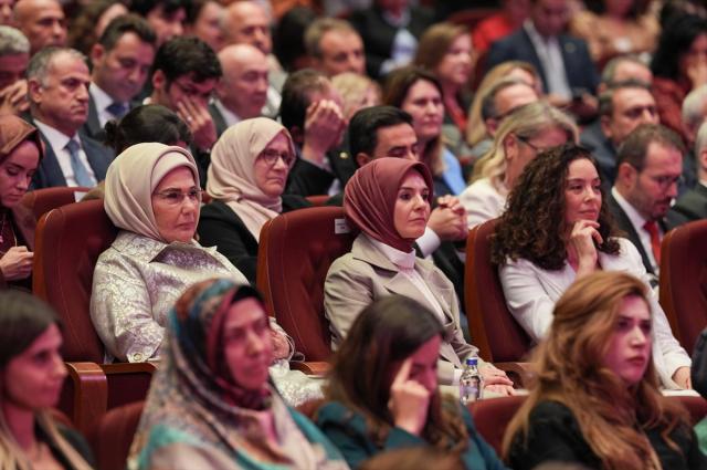 Emine Erdoğan'dan anne adaylarına 'normal doğum' çağrısı