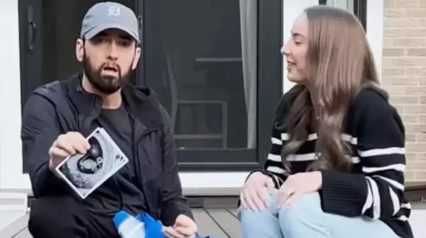 Eminem, dede olacağını yeni şarkısı ile duyurdu