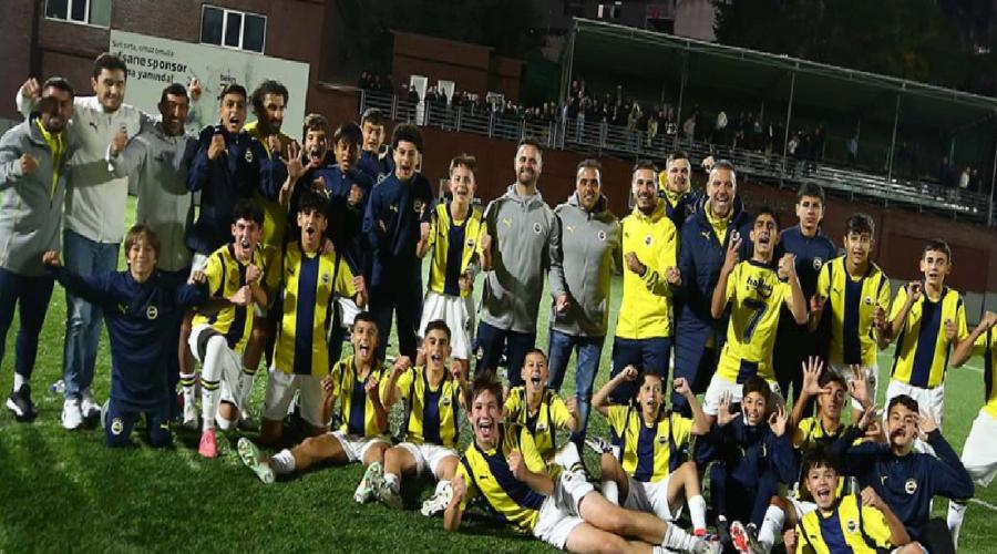 fenerbahce-5-0-besiktas-u-14-iStKLk49.jpg