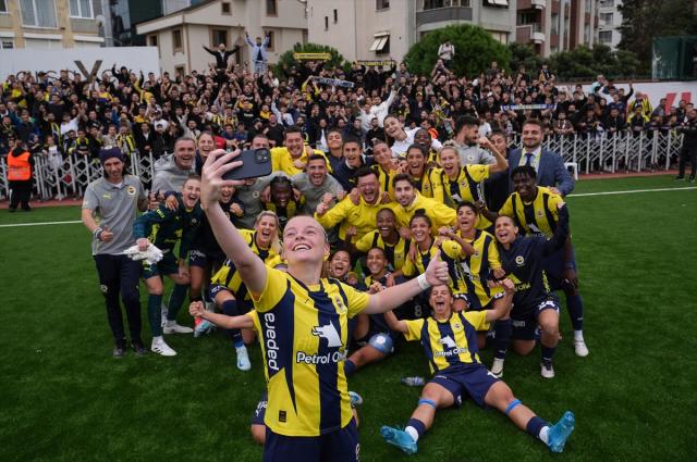 Fenerbahçe'den Galatasaray'a olay gönderme