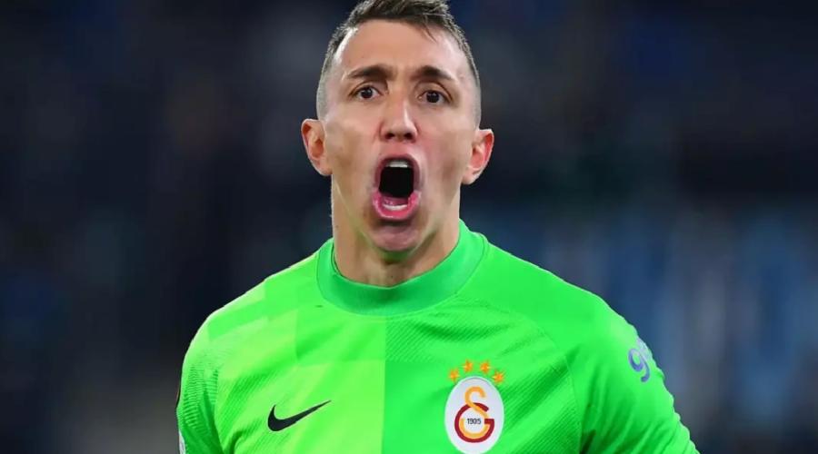 fernando-muslera-uruguayda-kulup-satin-aldi-wZShRVkx.jpg