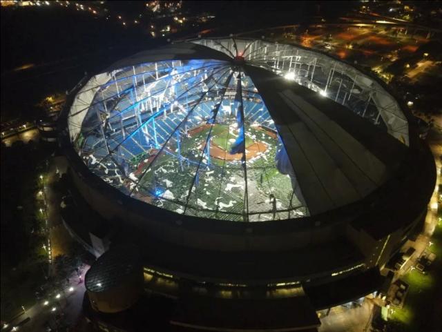 Florida'da Milton kasırgası, Tropicana Field Stadyumu'nun çatısı uçurdu