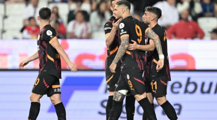 galatasarayin-10-mactir-bilegi-bukulmuyor-wemG853C.jpg