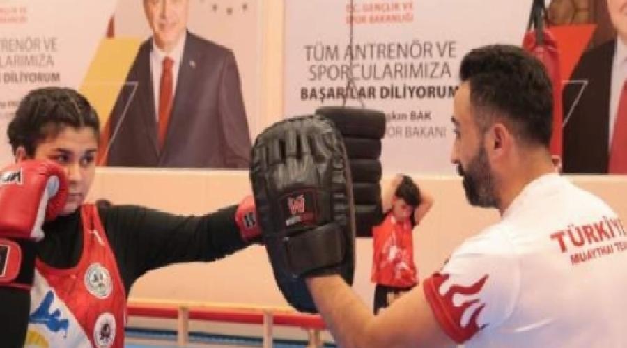 gencler-dunya-muaythai-sampiyonu-selin-parilti-muvaffakiyetini-buyuklerde-surdurmek-istiyor-Iv5SUS3O.jpg