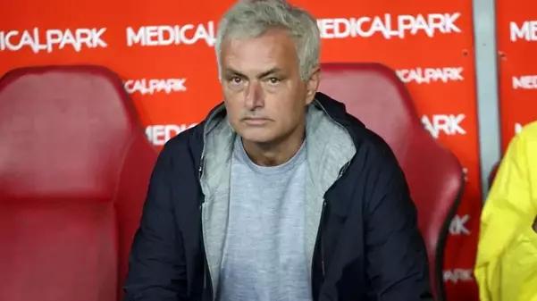 Jose Mourinho, Jayden Oosterwolde'nin sezonu kapattığını duyurdu