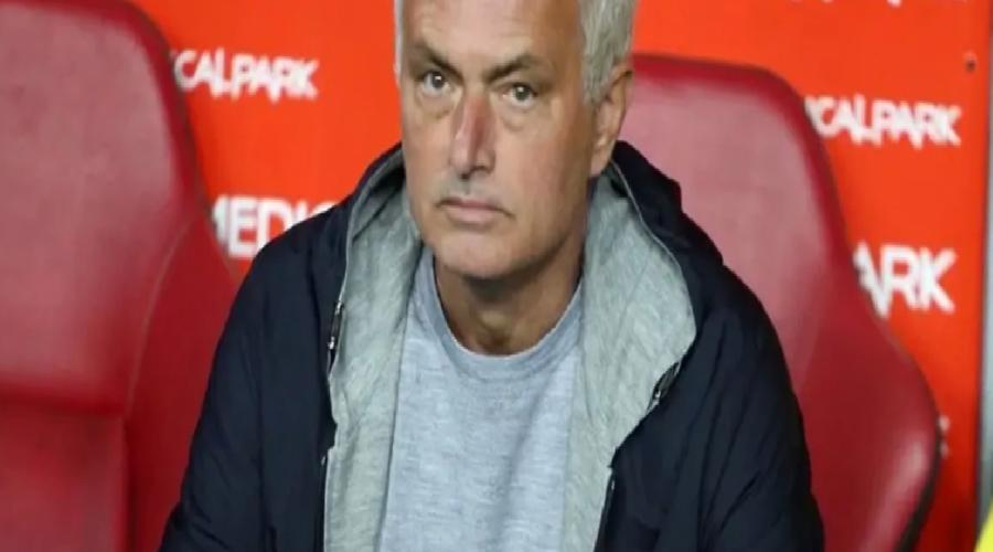 jose-mourinho-jayden-oosterwoldenin-donemi-kapattigini-duyurdu-th6iWK6D.jpg