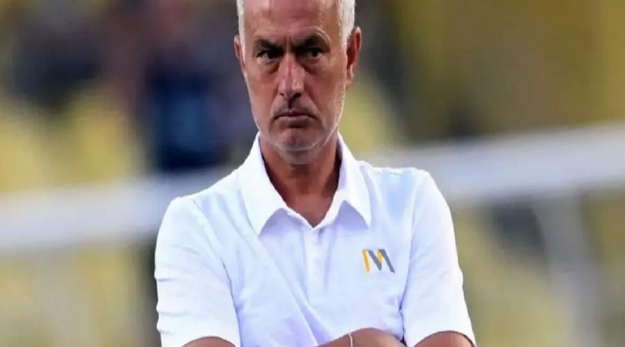 jose-mourinho-yalnizca-9-dakika-oynattigi-yildiz-futbolcunun-biletini-kesti-lrnPpA8f.jpg