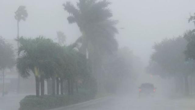 Kasırganın vurduğu Florida'da yetkililer, vatandaşlardan adlarını ve kan gruplarını silinmez kalem ile kollarına yazmalarını istedi