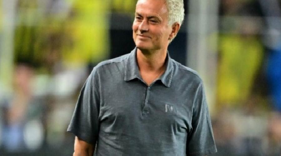 mourinho-herkes-bu-grubun-bir-parcasi-mhA3FFkk.jpg