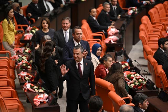 Özgür Özel: Cumhurbaşkanını makama saygısızlık yapmadan karşıladık