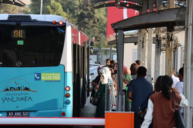 Şanlıurfa Büyükşehir Belediyesi'nden Ücretsiz Çorba ve Ekmek Dağıtımı