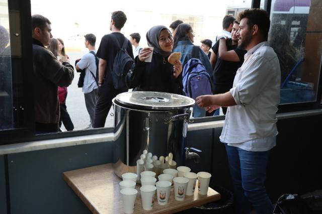 Şanlıurfa Büyükşehir Belediyesi'nden Ücretsiz Çorba ve Ekmek Dağıtımı